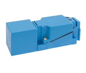 IB40E032,Inductive sensor,vari 40x40x120, 10-30V DC,400mA,pnp,sn:15,jam, IPF ELECTRONIC