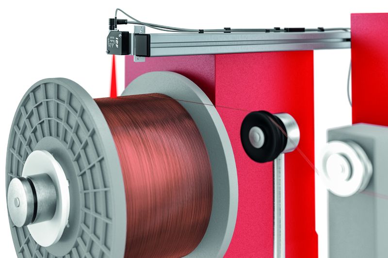 Dzięki detekcji na całym obszarze, czujniki indukcyjne wykrywają nawet małe części na przenośnikach taśmowych